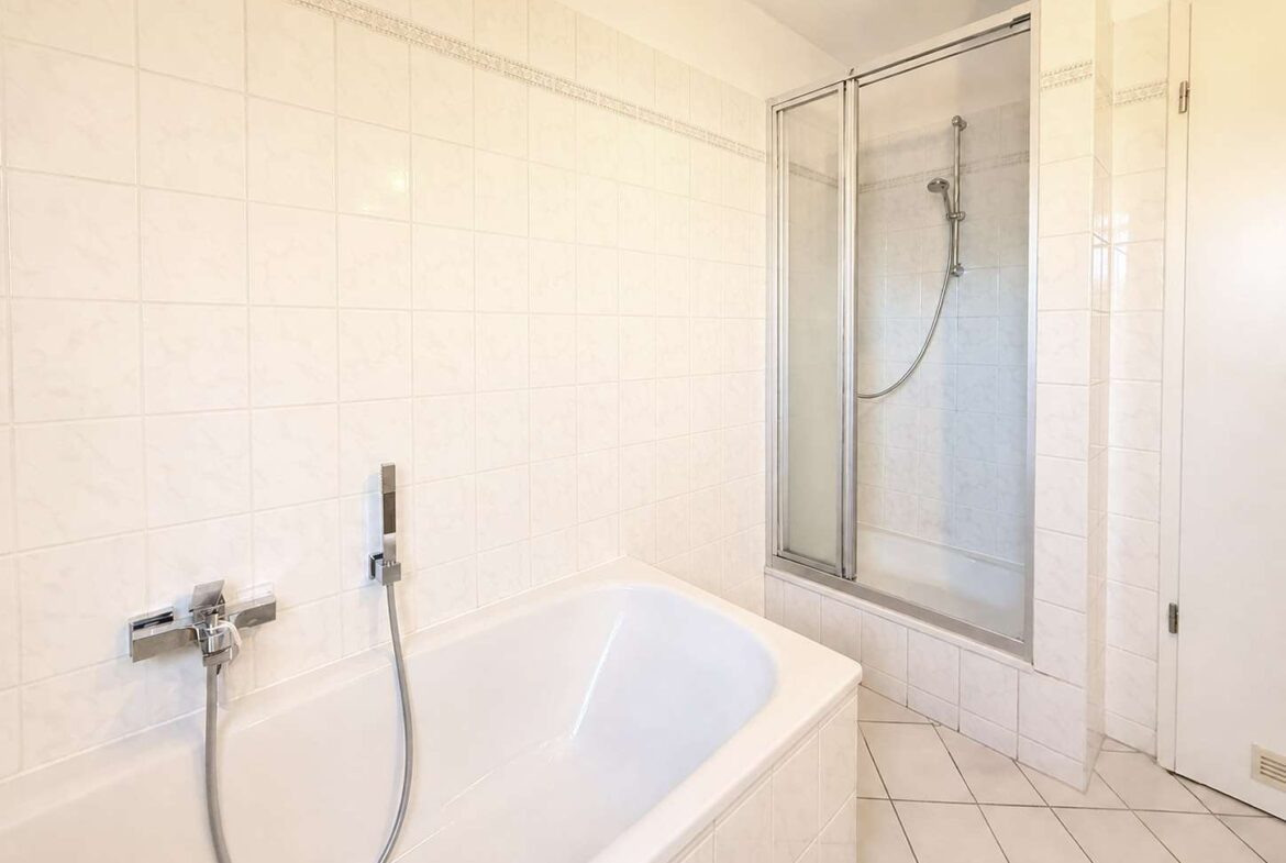 Badewanne, Dusche - WE 8