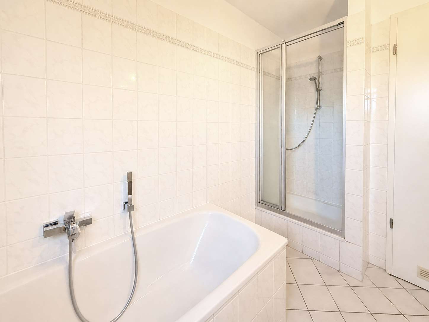 Badewanne, Dusche - WE 8