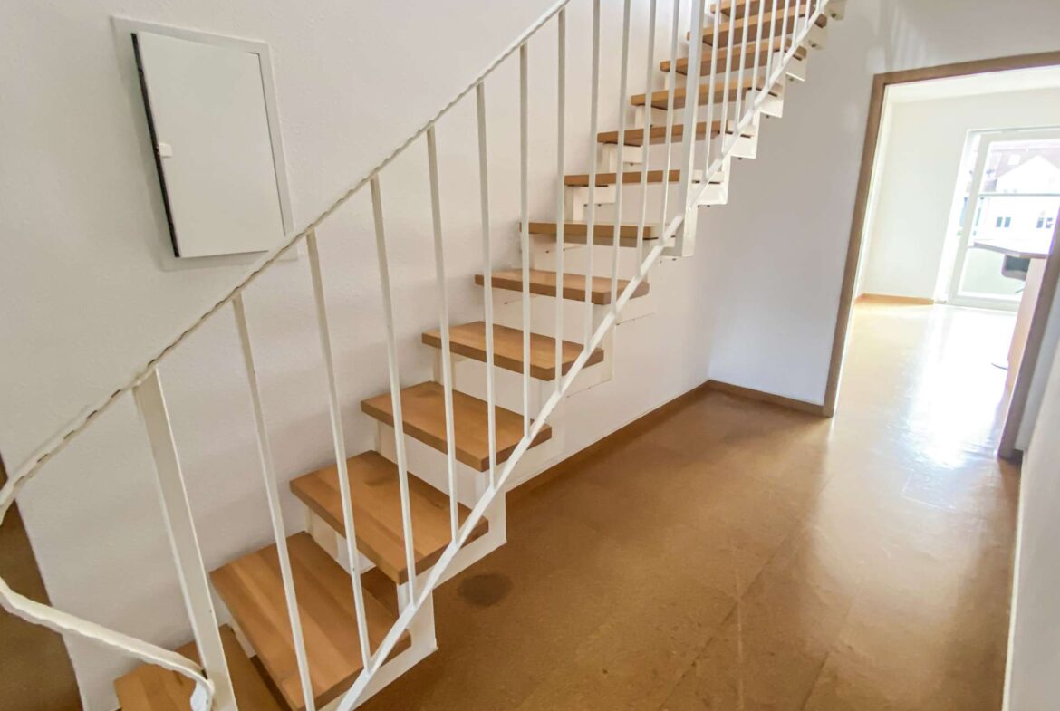 Flur mit Treppe OG