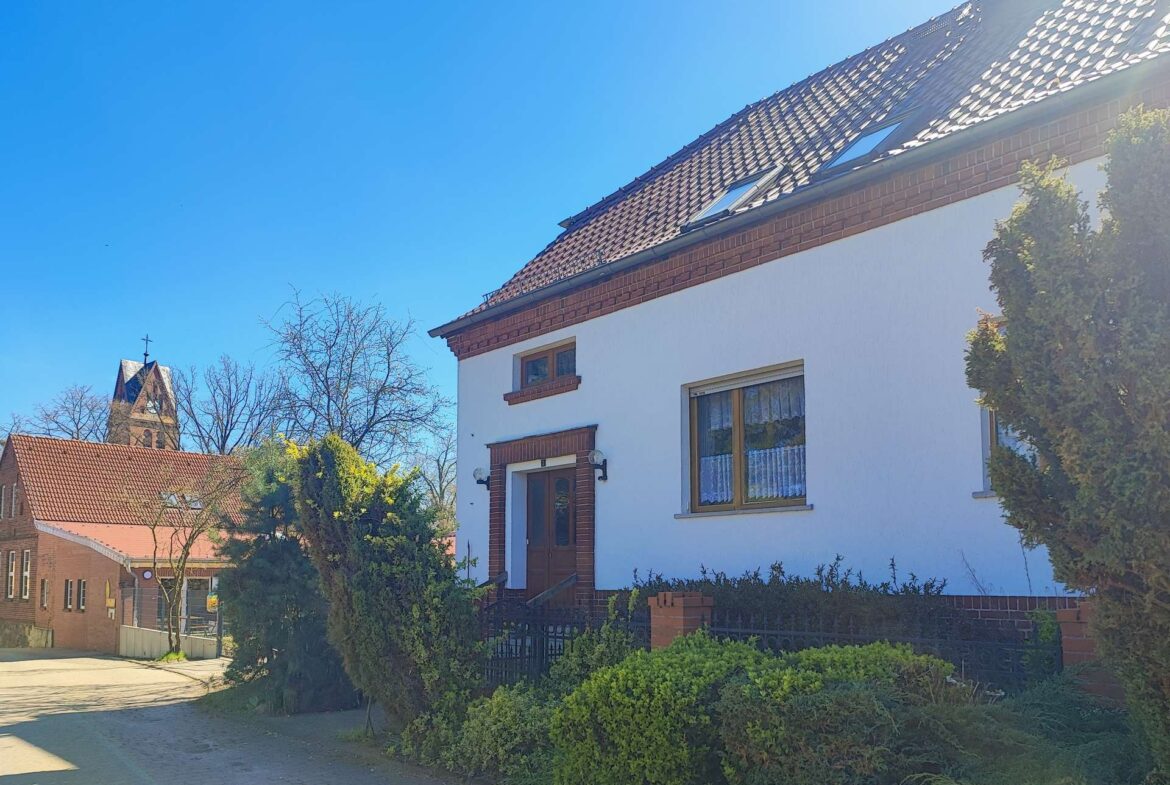 am Ende der Straße gelegen
