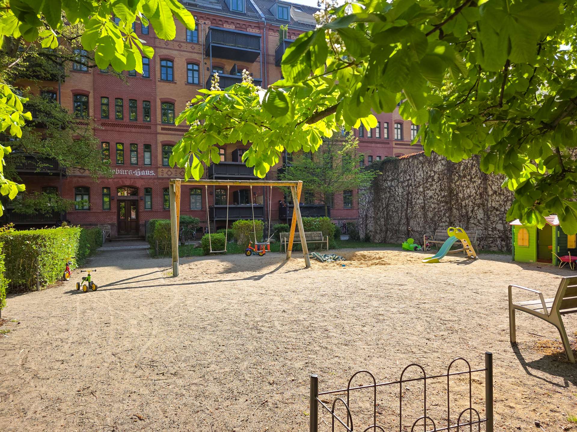 Innenhof mit Spielplatz
