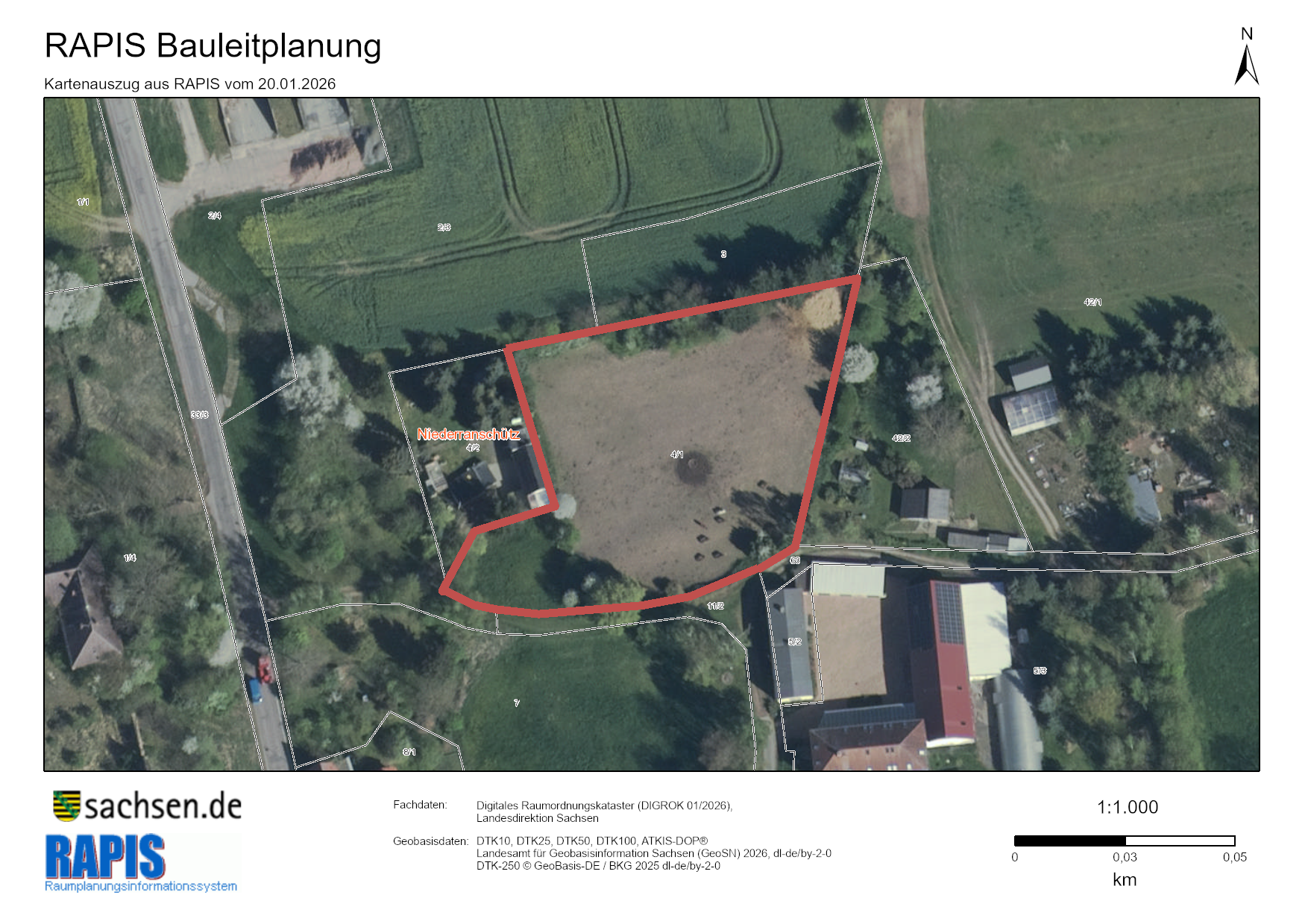 Aerial map excerpt labeled RAPIS Bauleitplanung showing parcel outlines and a red boundary around a central plot.