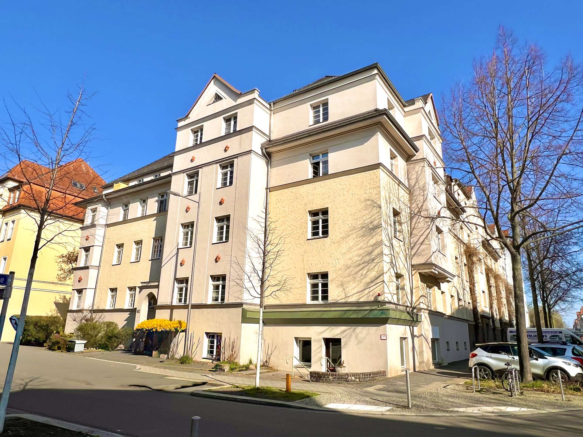 Schönes Mehrfamilienhaus