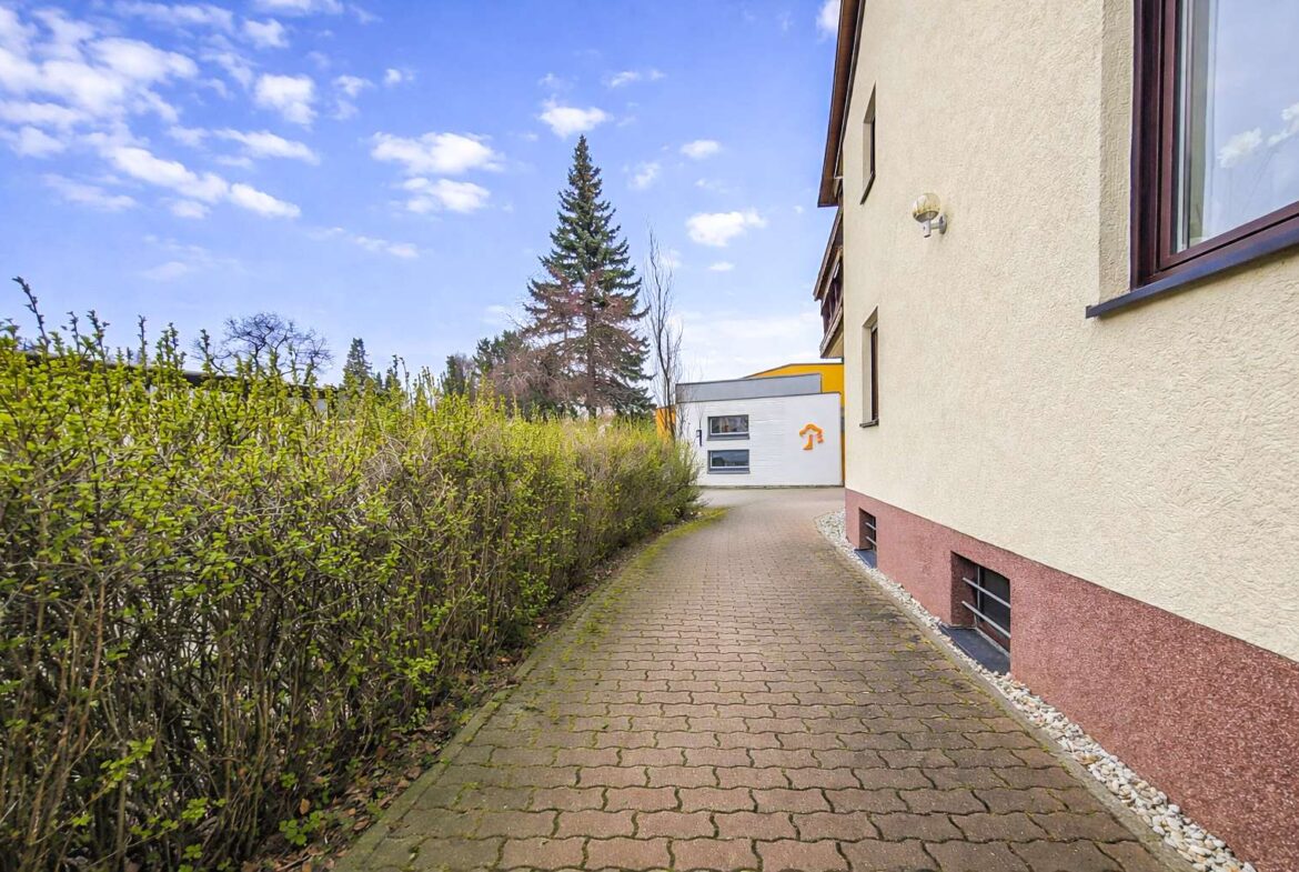 Durchgang zum Haus