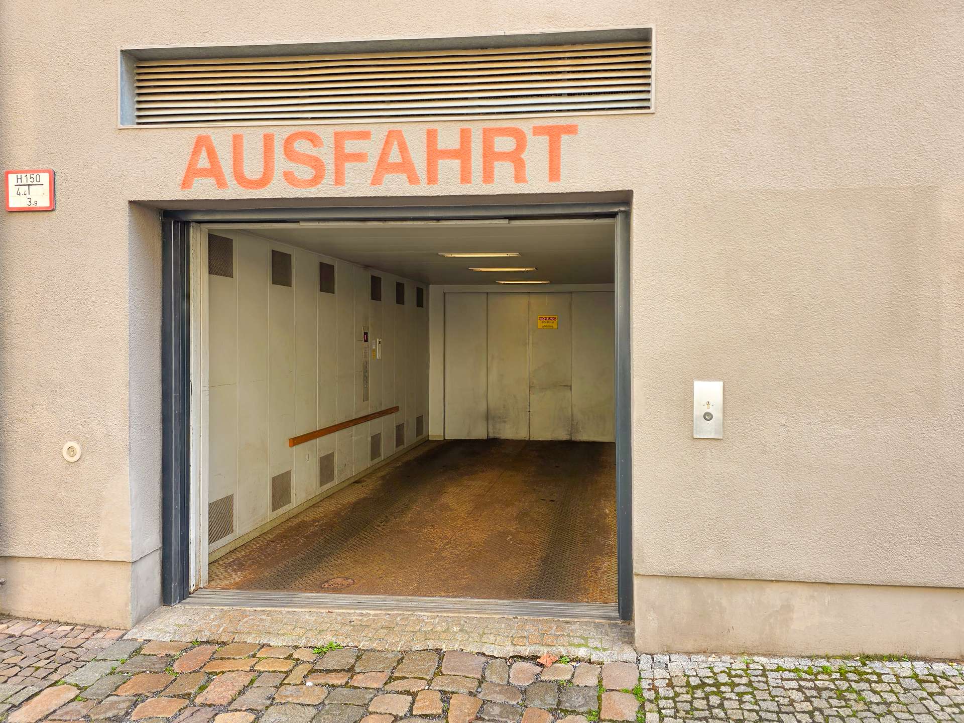 KFZ-Aufzug
