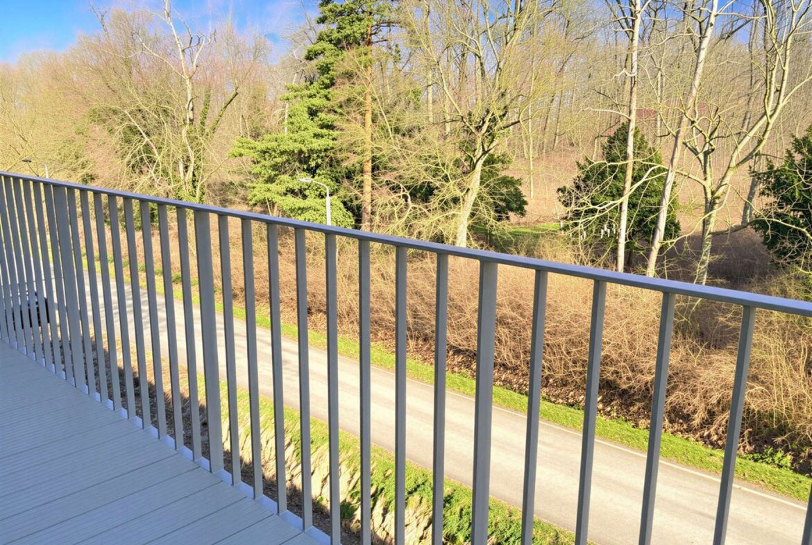 Balkon mit Waldblick