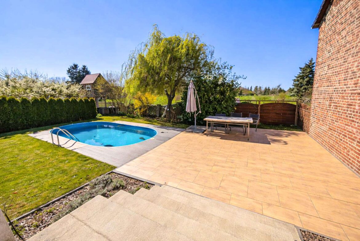 Terrasse mit Pool