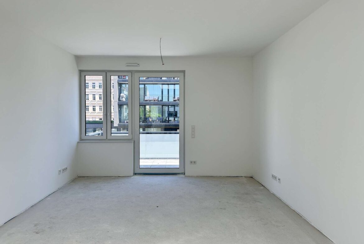 Wohnzimmer mit Balkonzugang