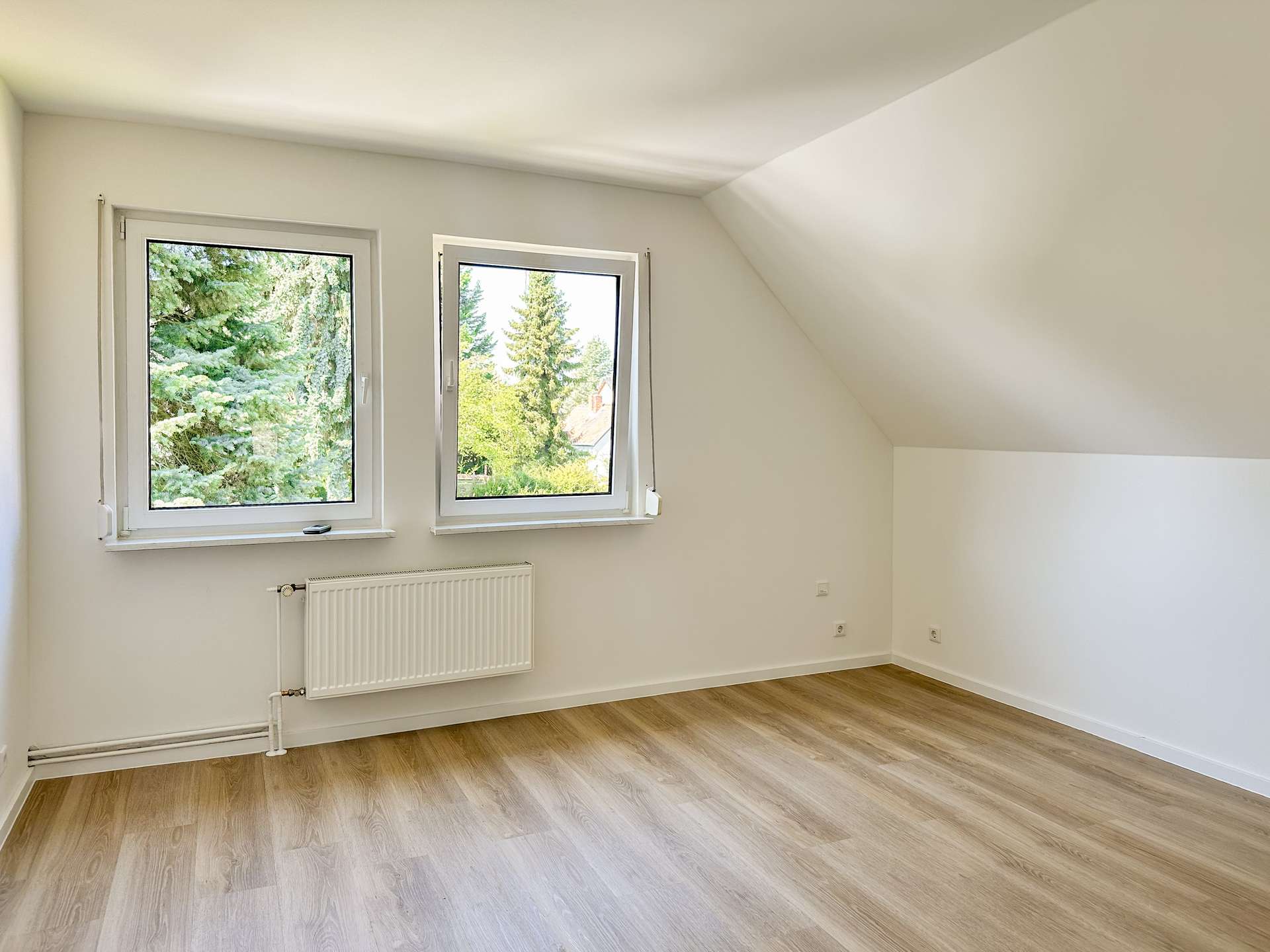 Schlafzimmer mit Grünblick
