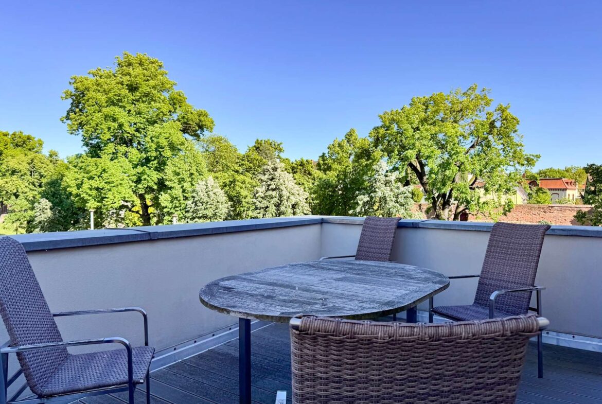 Balkon mit grünem Blick