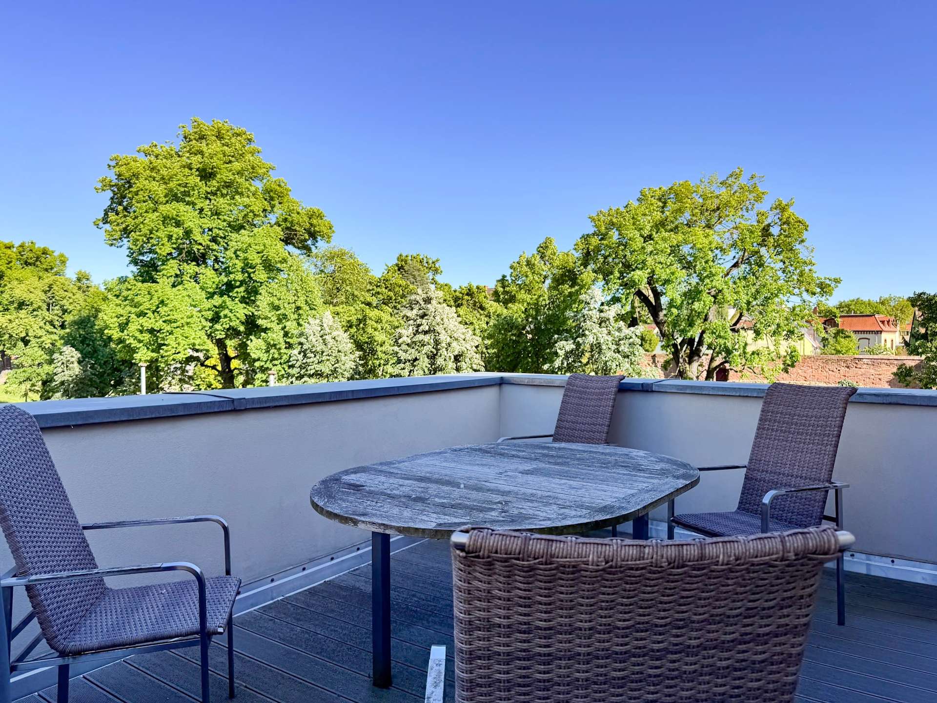 Balkon mit grünem Blick