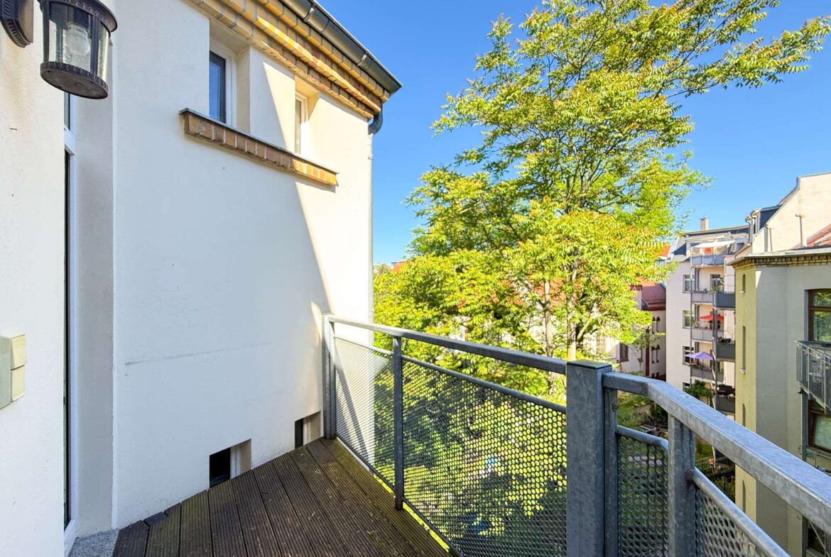 Balkon mit Aussicht ins Grüne