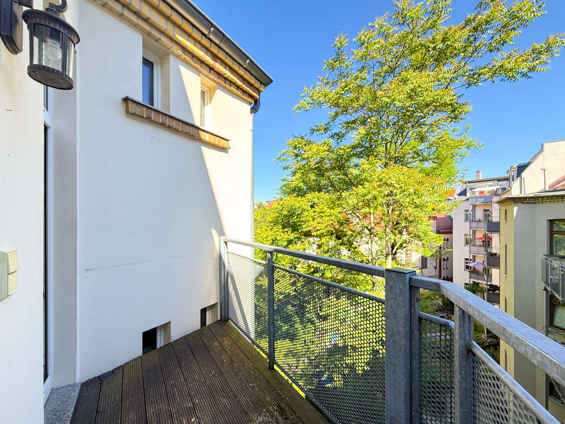 Balkon mit Aussicht ins Grüne