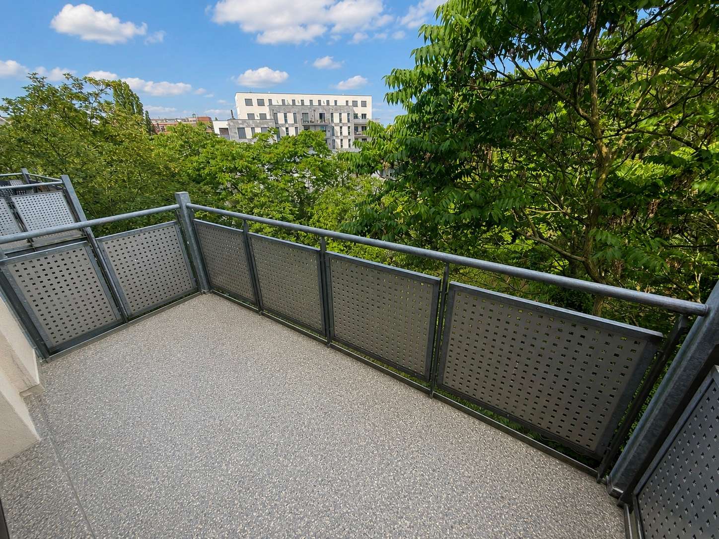 Balkon mit Kanal-Blick