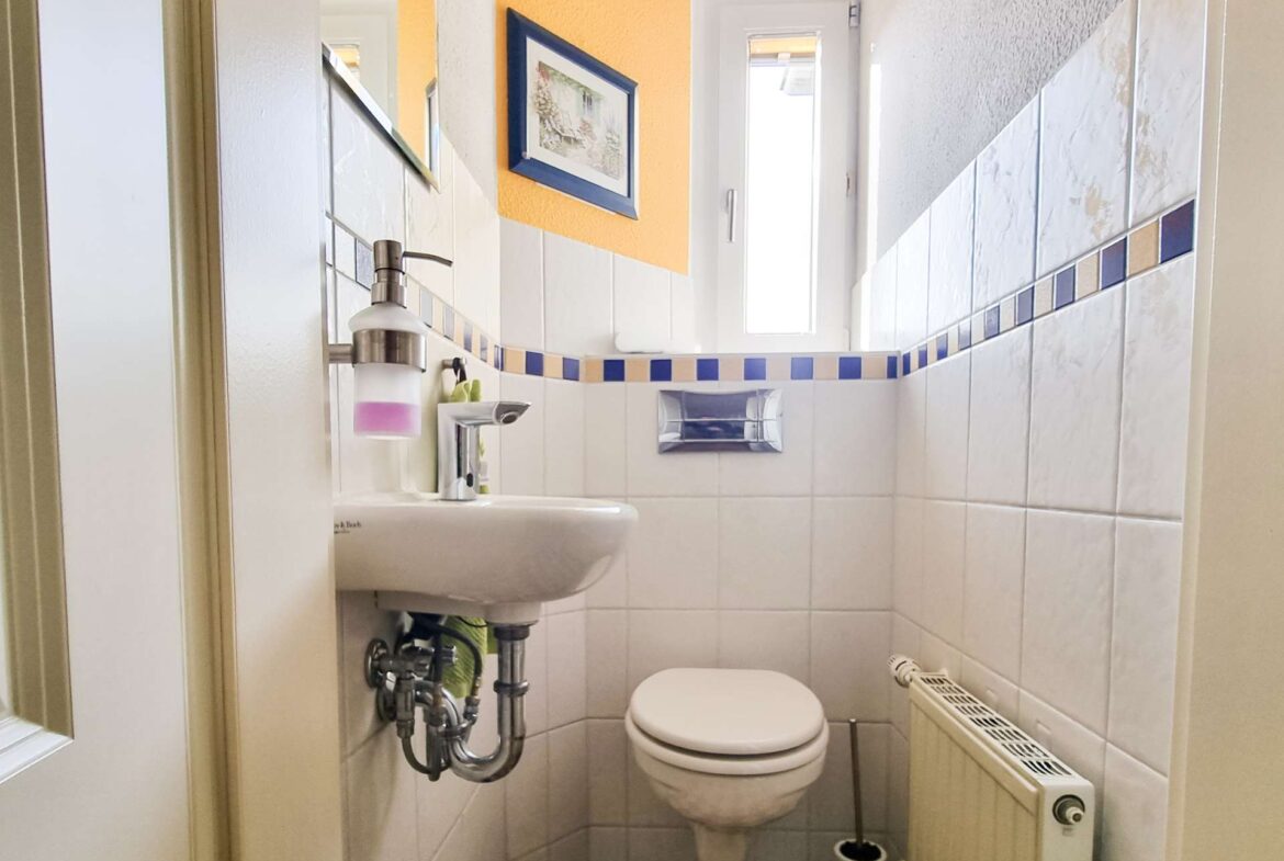 separates WC