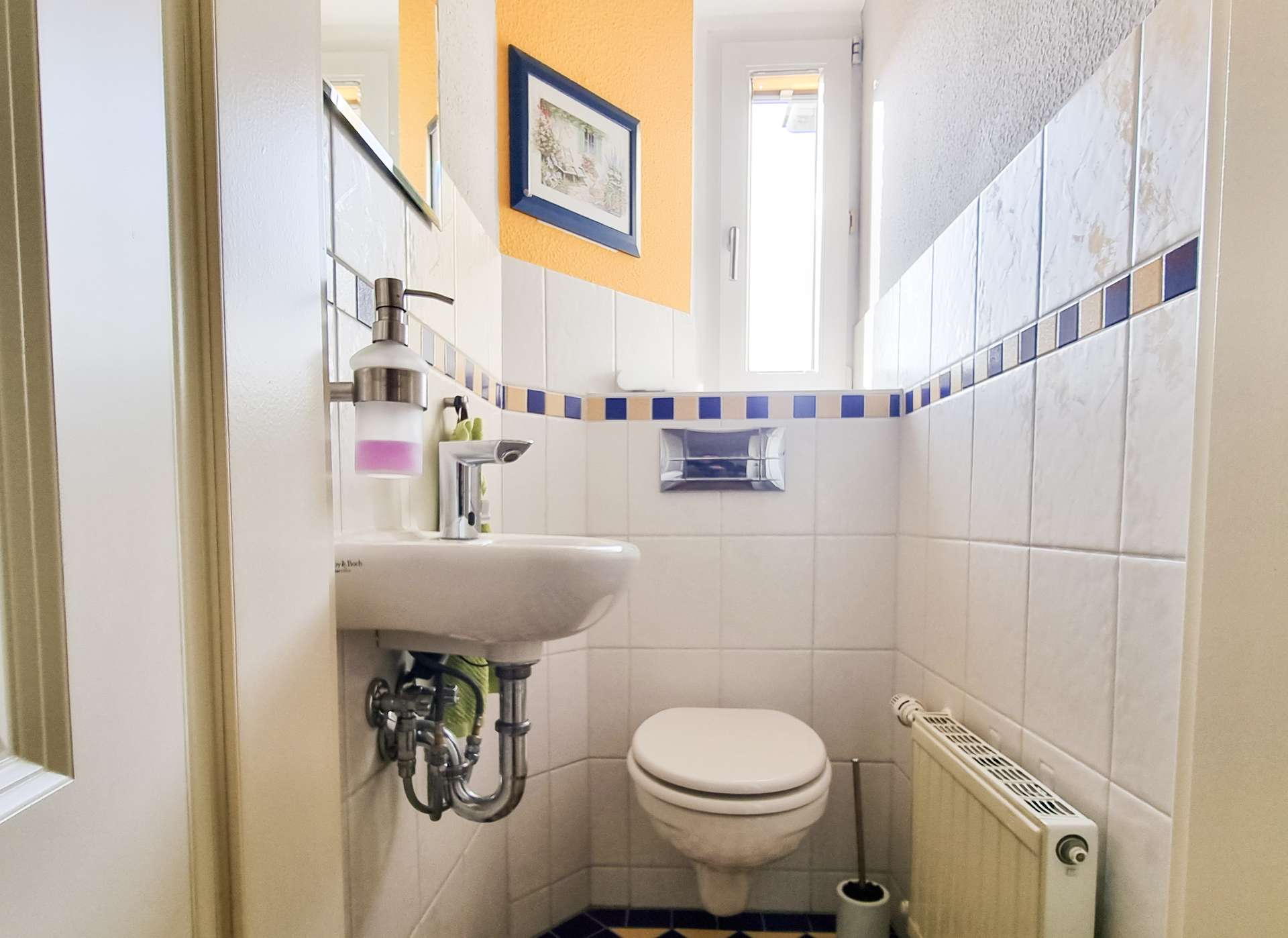 separates WC