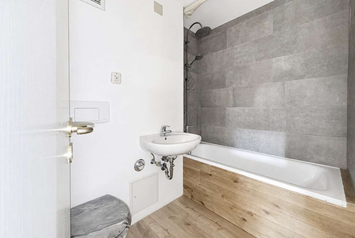 Badezimmer mit Wanne