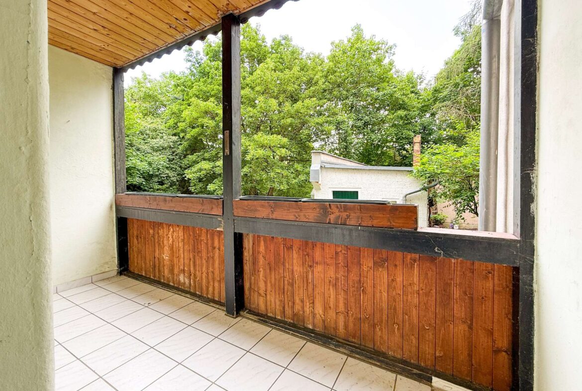Balkon mit Blick zum Innenhof