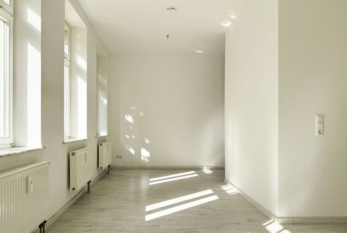 lichtdurchflutetes Wohnzimmer
