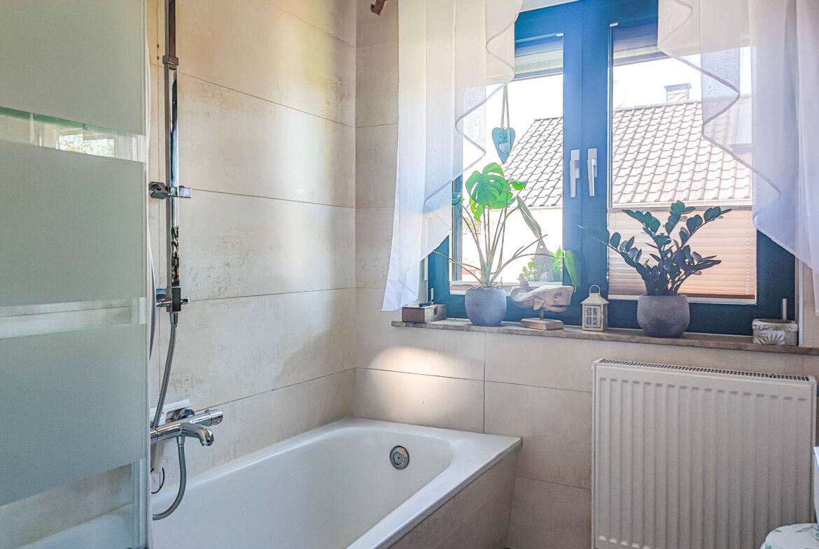 Wanne mit Dusche