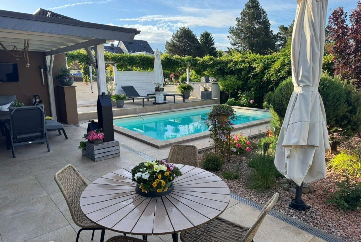Garten mit Pool