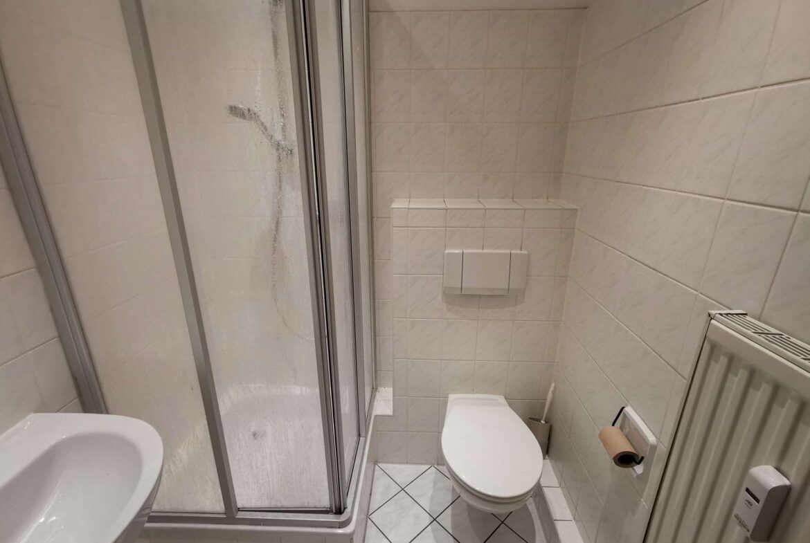 Badezimmer mit Dusche