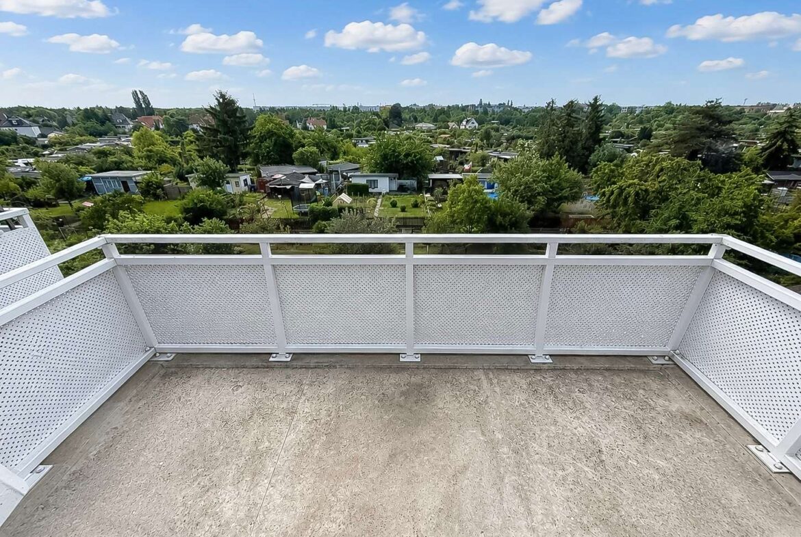 angrenzender Südbalkon