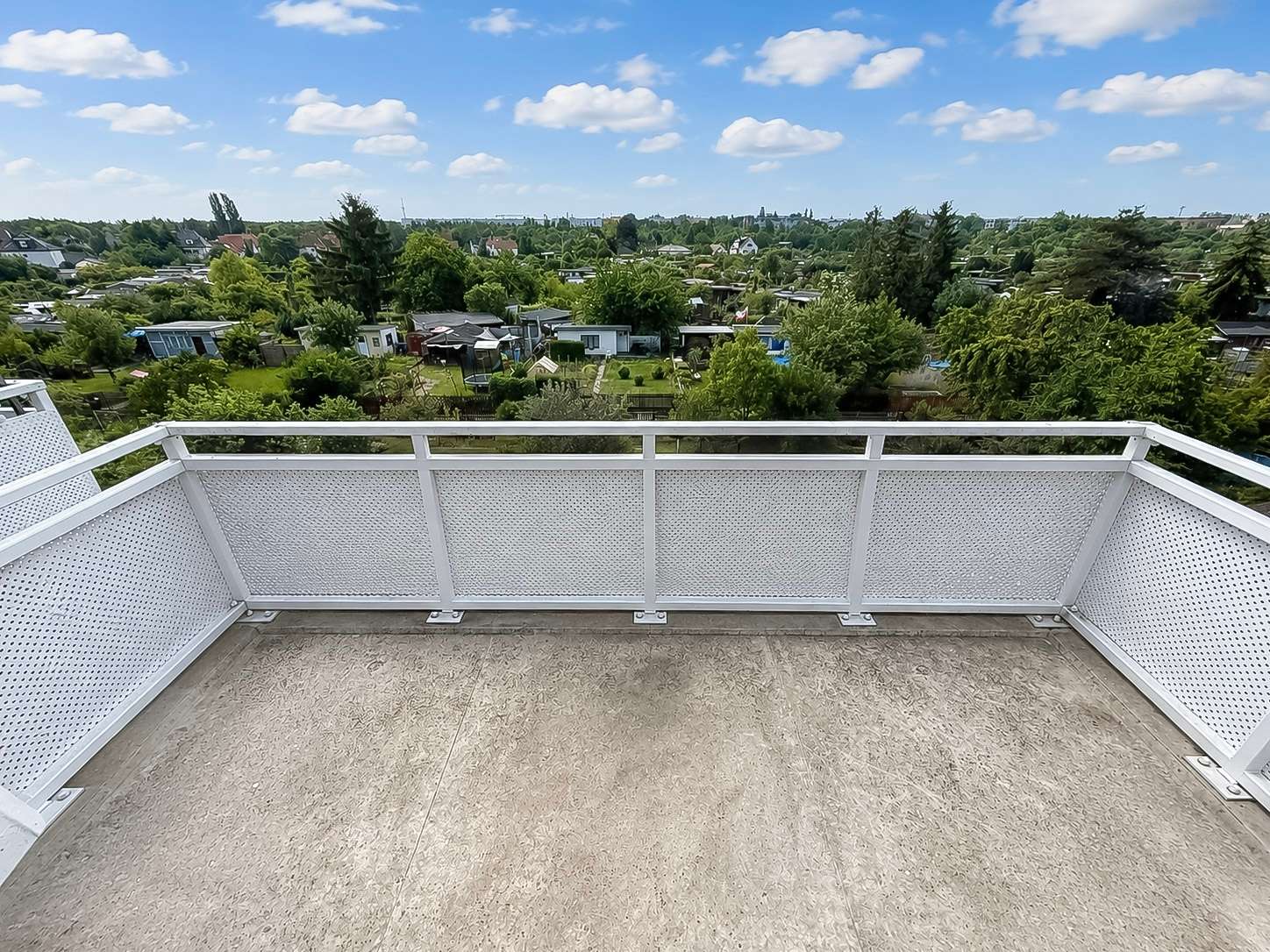 angrenzender Südbalkon