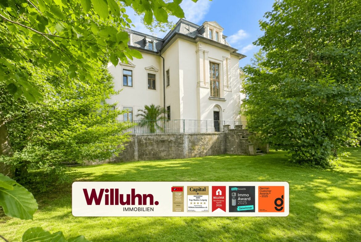 Gartenansicht mit Blick auf die Villa