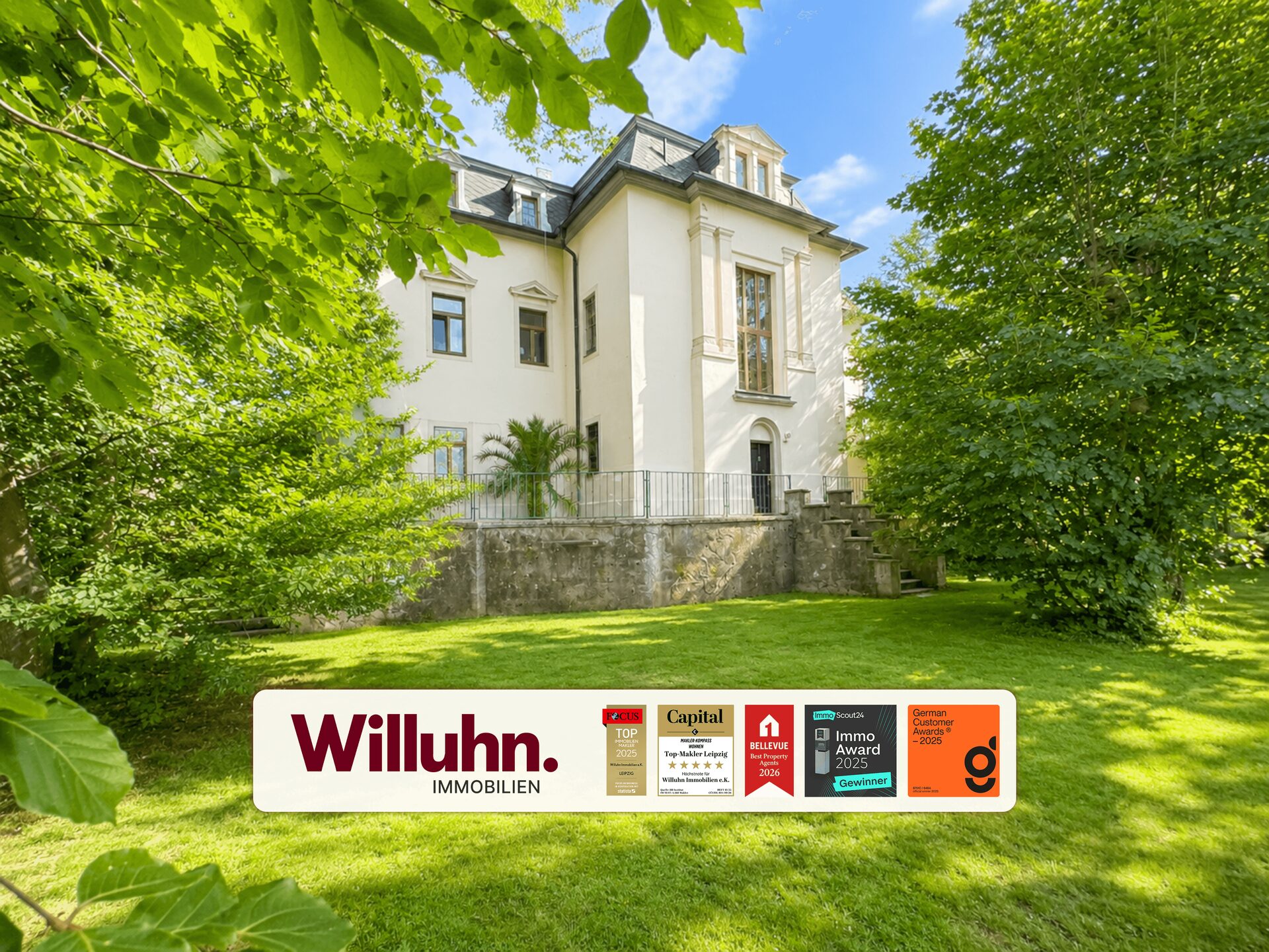 Gartenansicht mit Blick auf die Villa