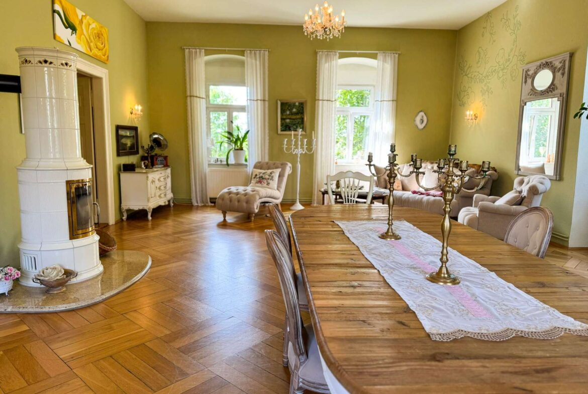 2. Wohnebene - Wohnbereich mit Blick zum Esszimmer