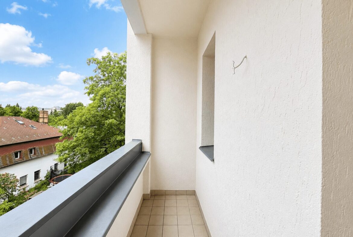 Mit Überdachung