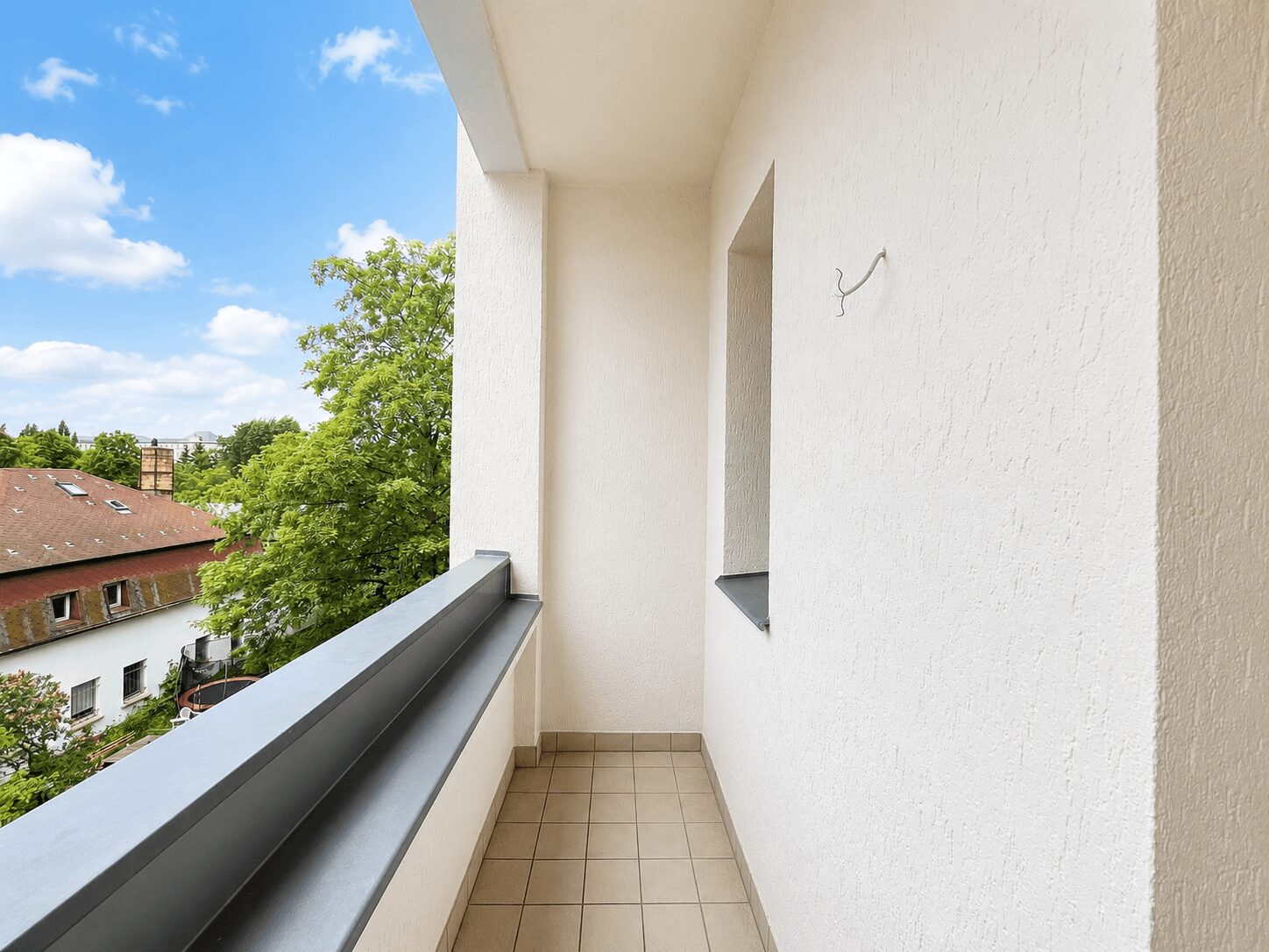 Mit Überdachung