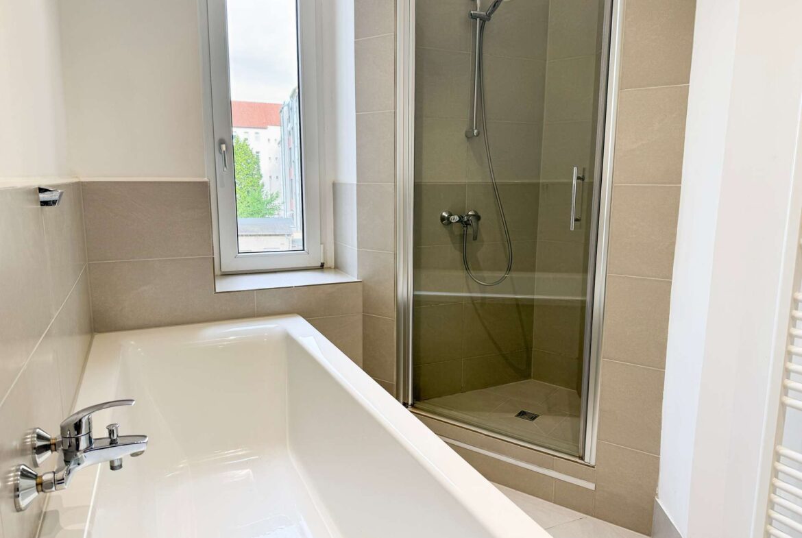 Wanne und Dusche