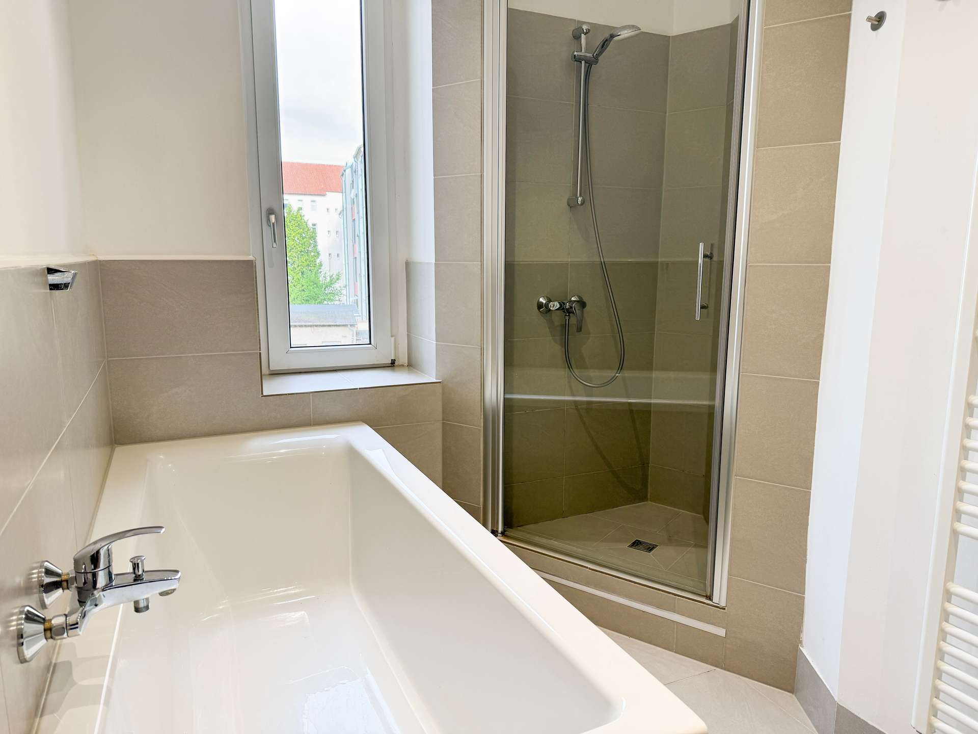 Wanne und Dusche