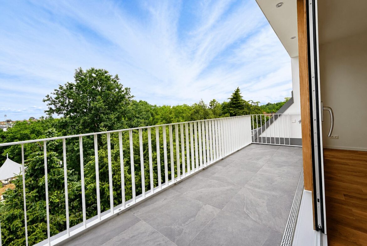 großer Balkon