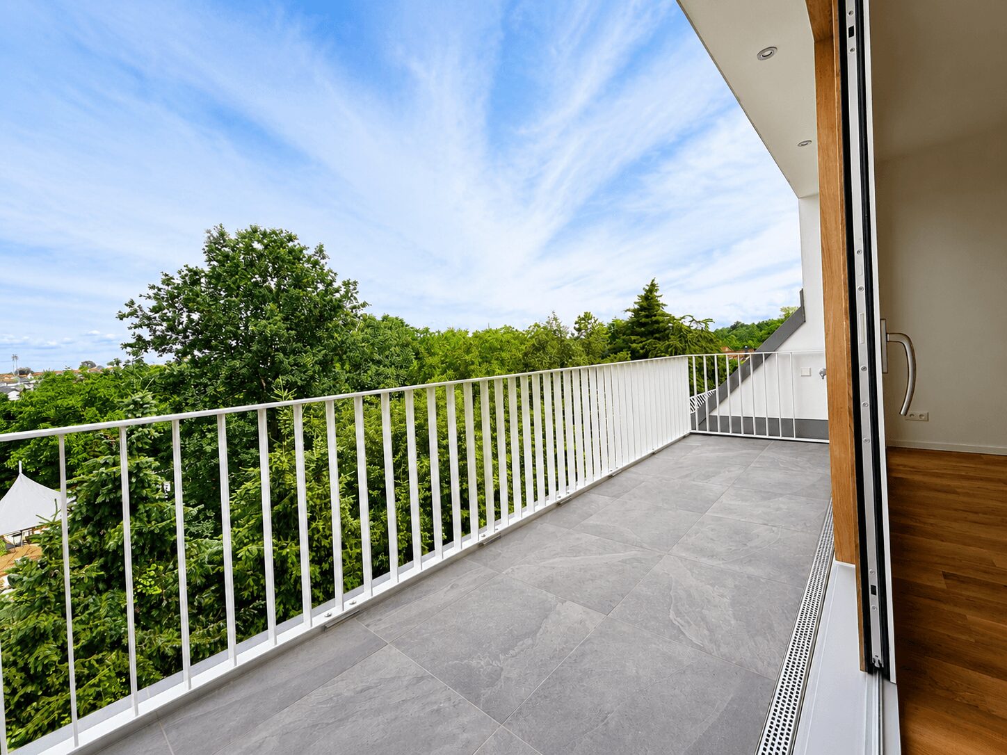 großer Balkon