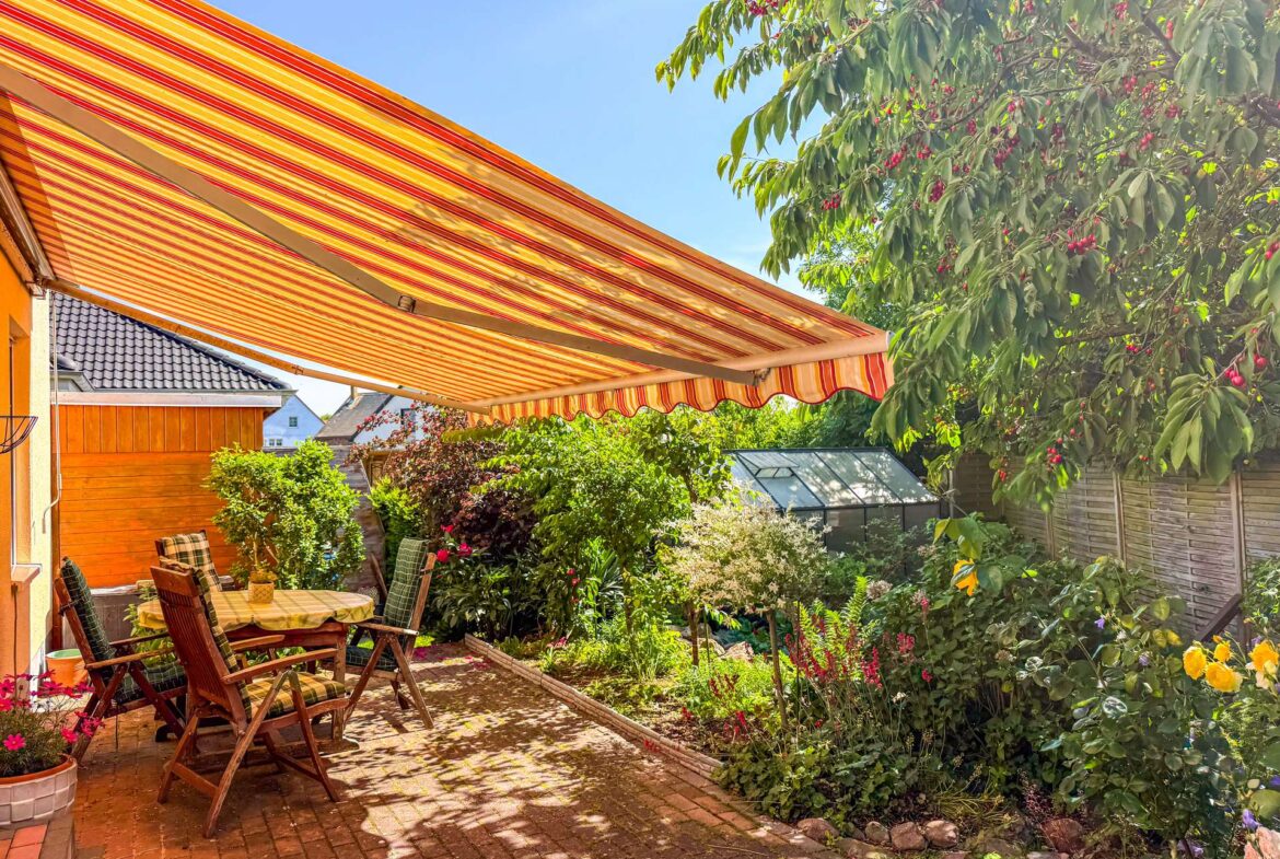 Terrasse mit Gartenblick
