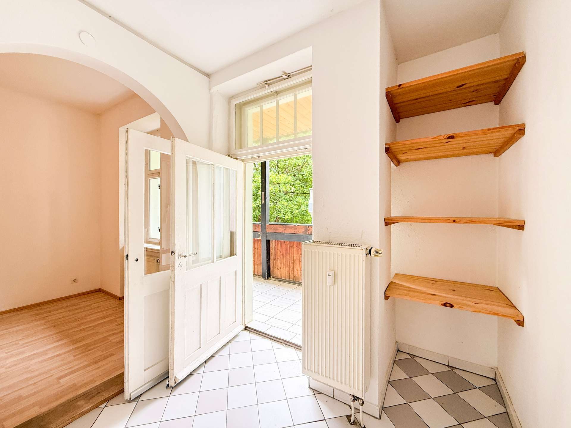 separate Küche mit Balkon