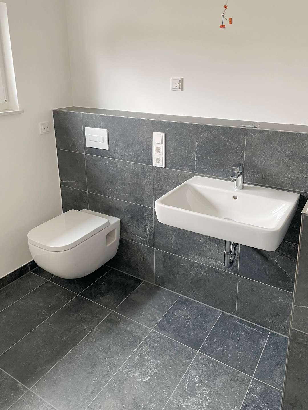 Modernes Tageslichtbad mit Dusche