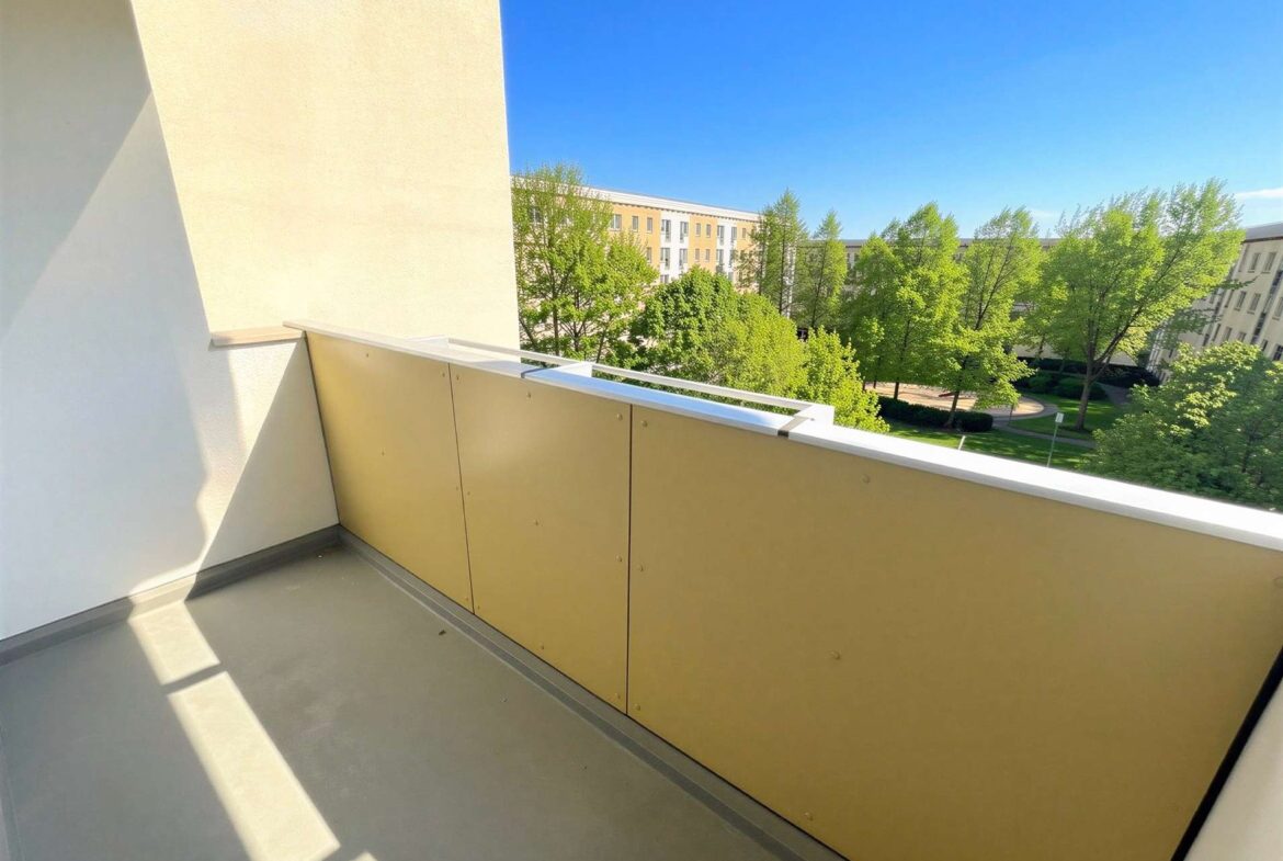hofseitiger Balkon