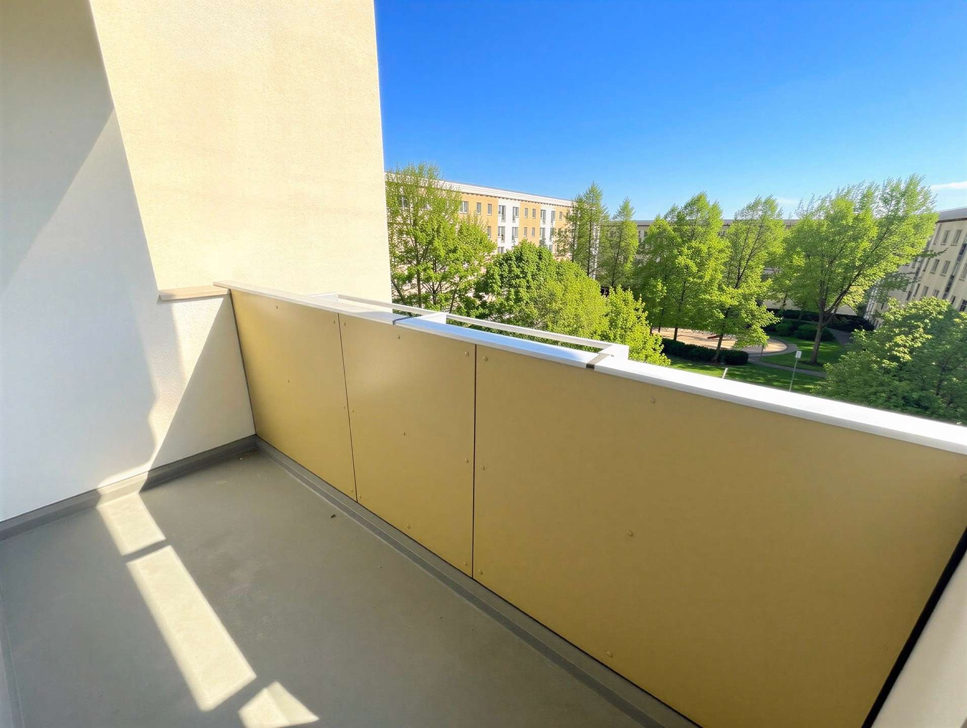hofseitiger Balkon
