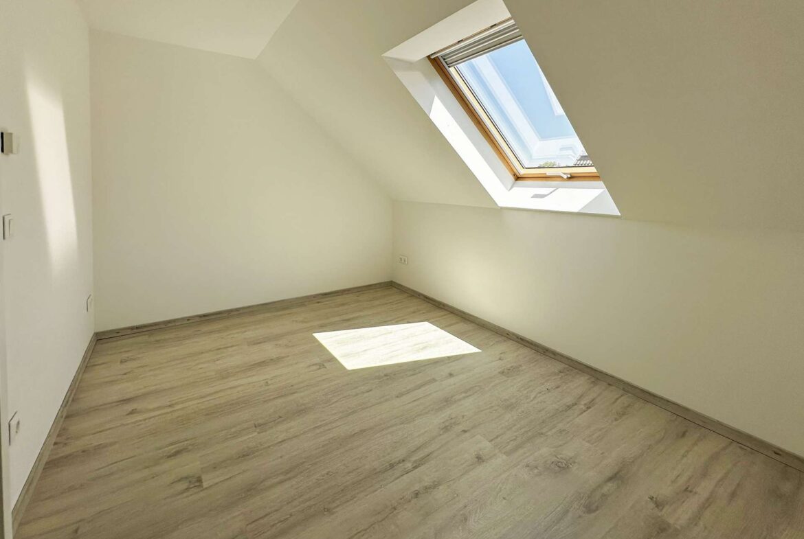 Zimmer mit viel tageslicht