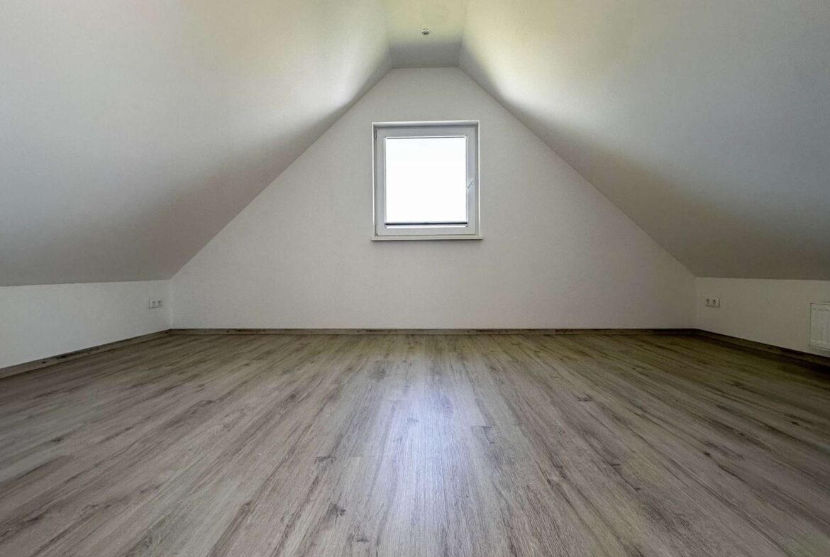 Zimmer obere Ebene links