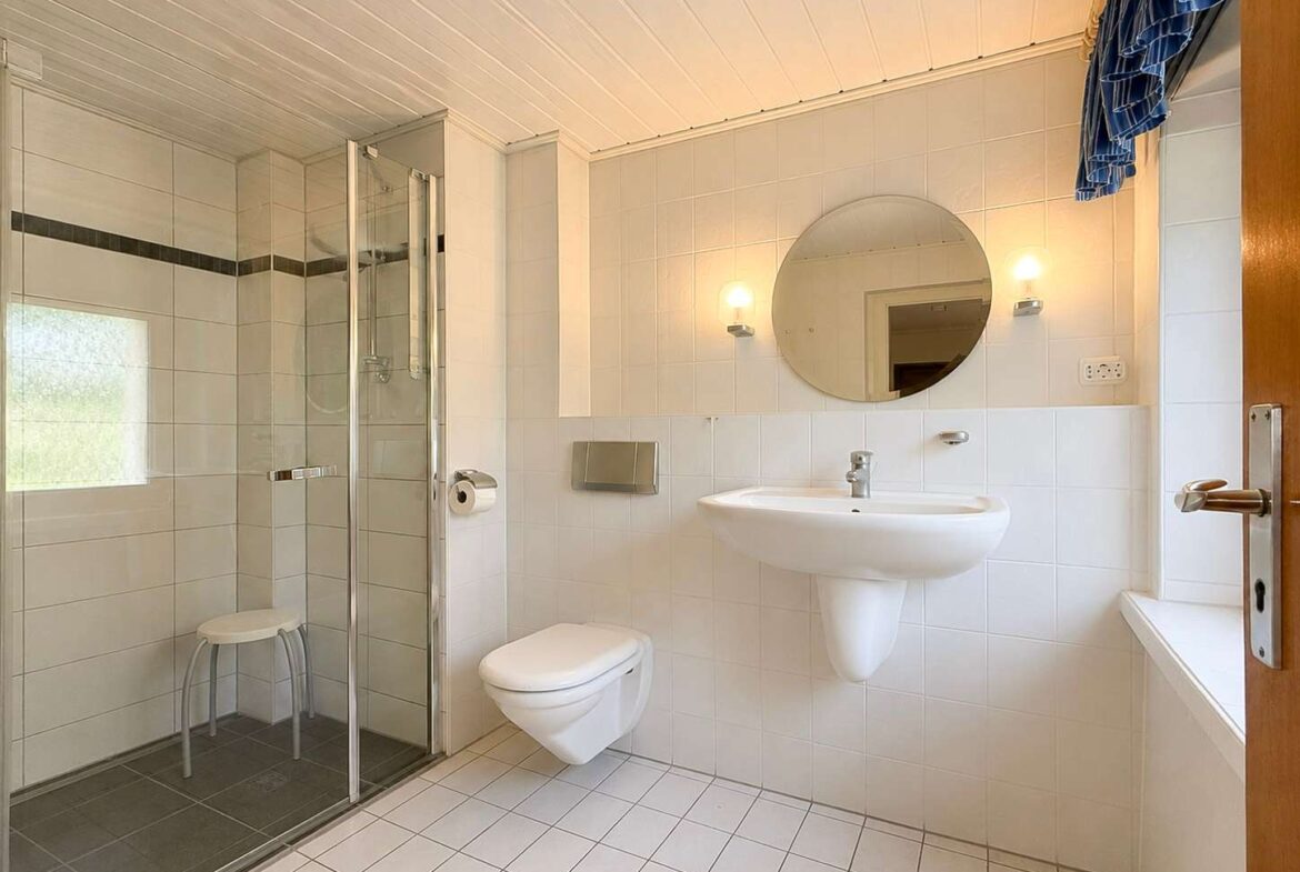 Tageslichtbad mit Dusche