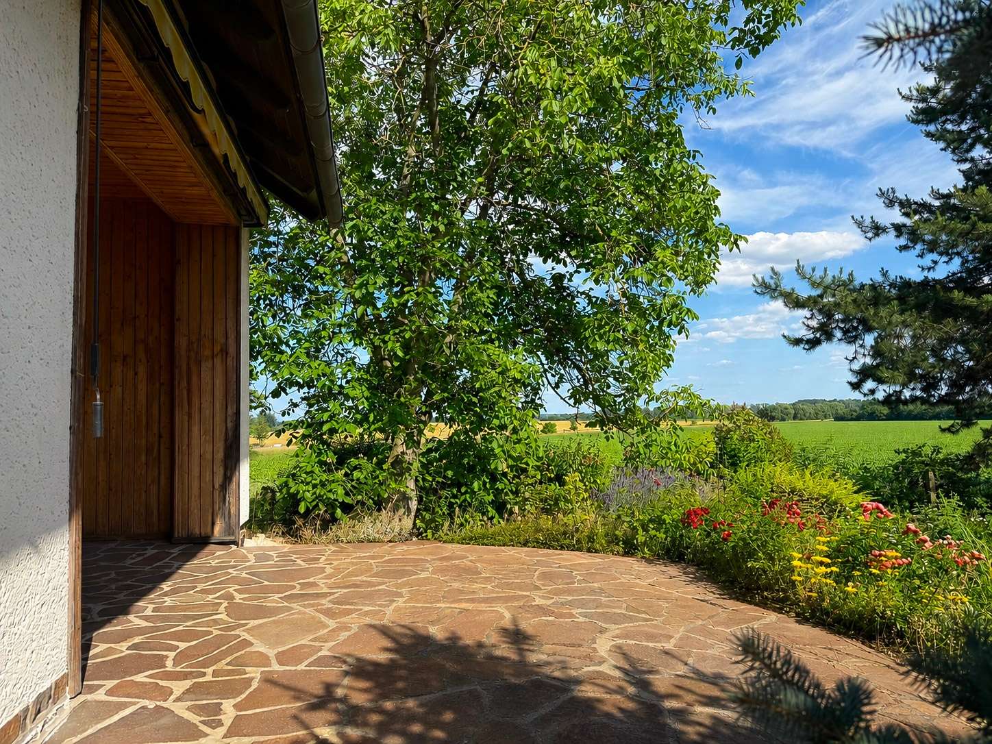 Terrasse mit Blick ins Grüne