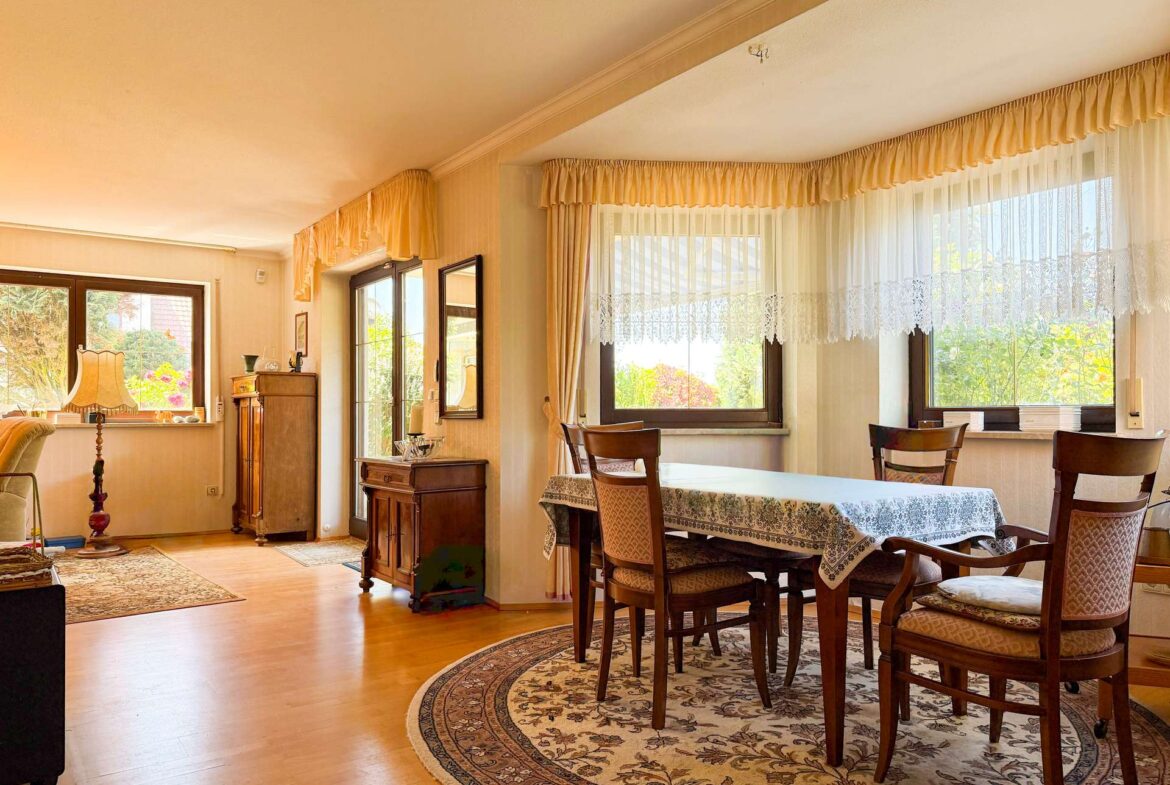 Wohnzimmer mit Erker