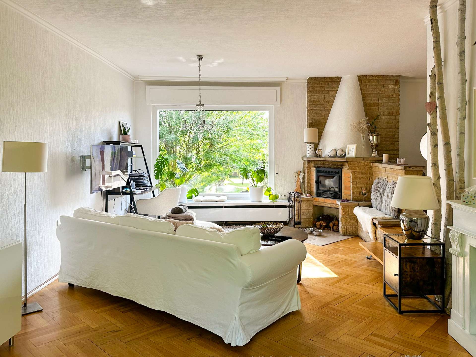 Wohnzimmer mit Kamin