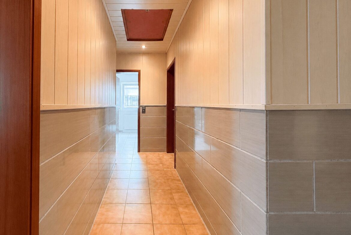 Flur mit Downlights