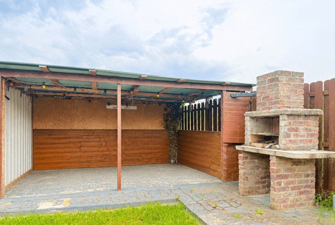 Carport mit Grillplatz